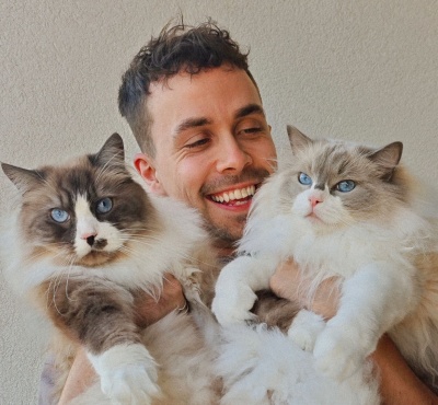 Slavní milovníci koček. Zpěvák Sebastian má hned tři.